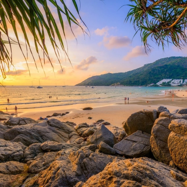 Phuket or Dubai? Top 5 differences between an exotic resort and a modern metropolis.