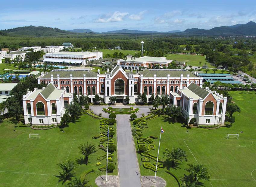 Education in Thailand. Advantages and examples of universities.